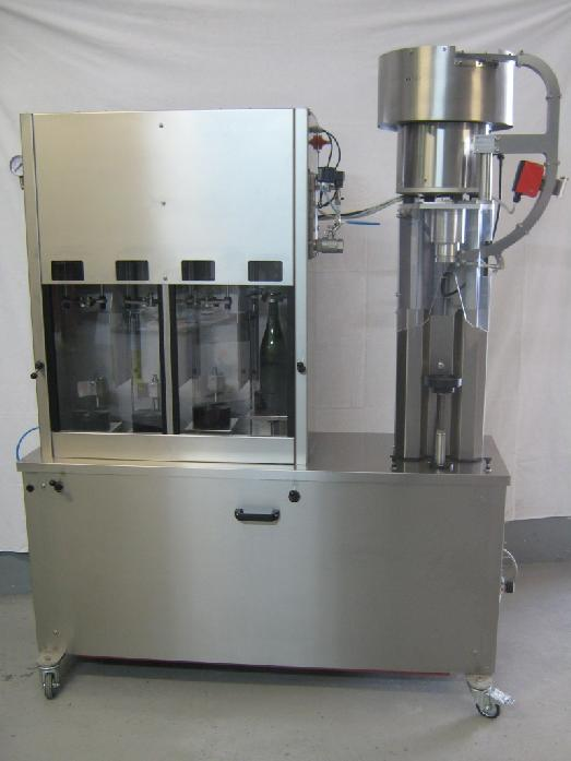 SEMI AUTOMATIC MONOBLOC WITH COUNTERPRESSURE FILLER 4 VALVES AND CROWN CORKER